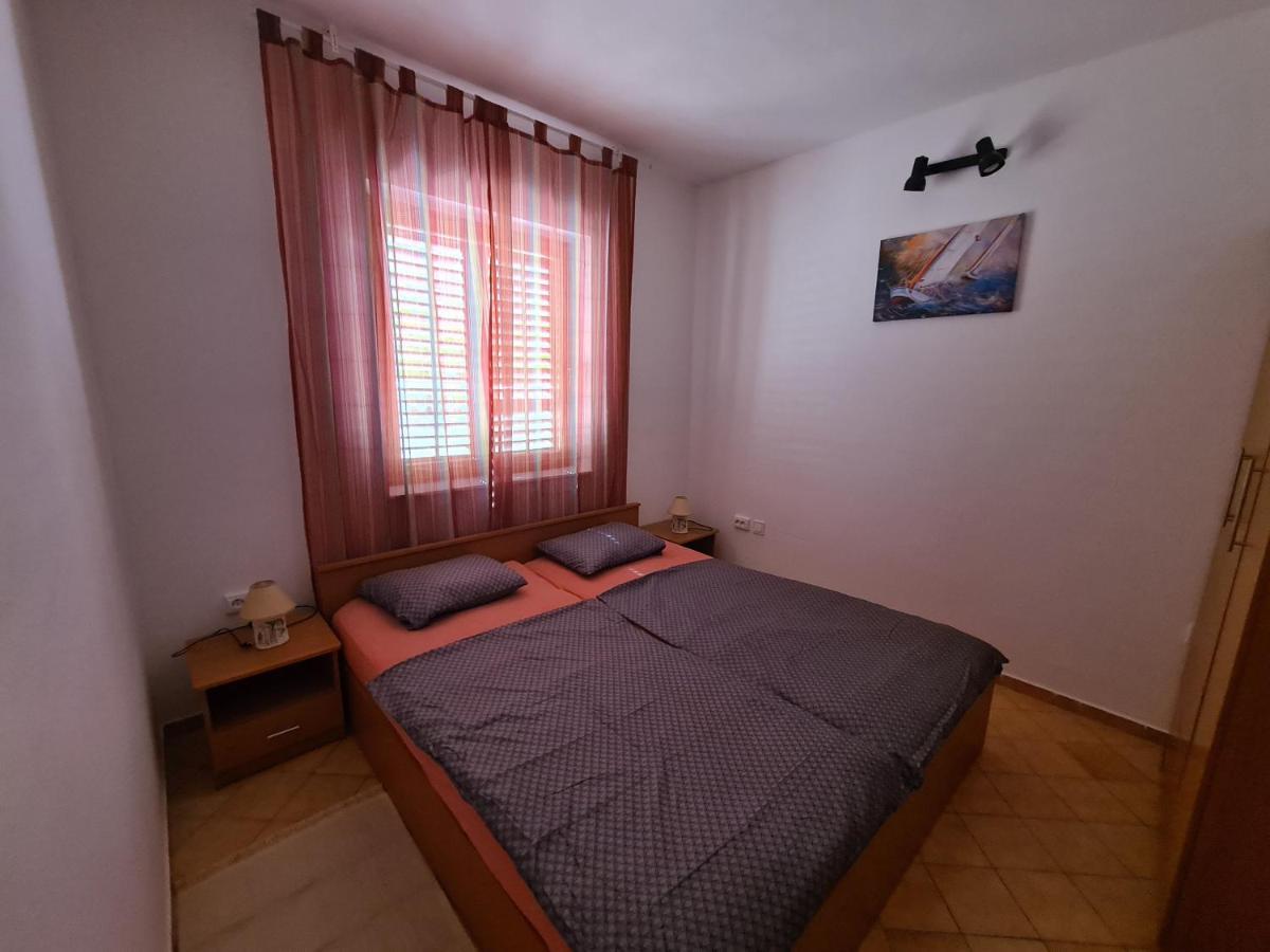 Apartman Mihaela Vrsi Exterior foto